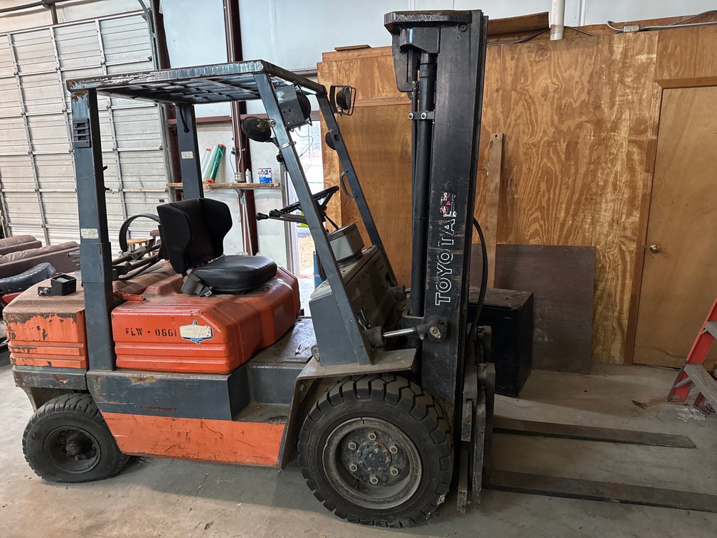 Toyota 02-5FG30 LP/Gasoline Forklift - Triple Mast with Side Shift