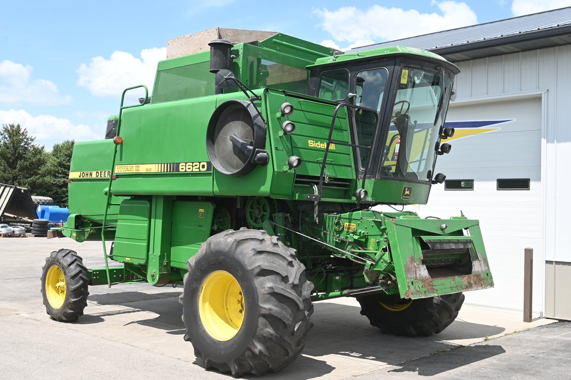 1988 John Deere 6620 Sidehill Combine