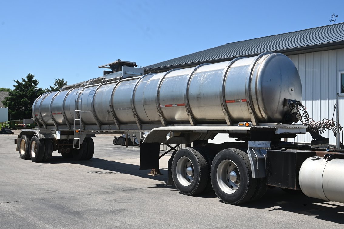 1984 Brenner Tank 6000 gallon Water/Fertilzer Trailer
