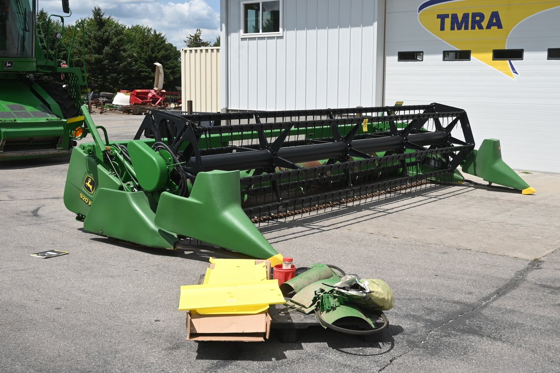 John Deere 920, 20’ Bean Head Kisro Retirement