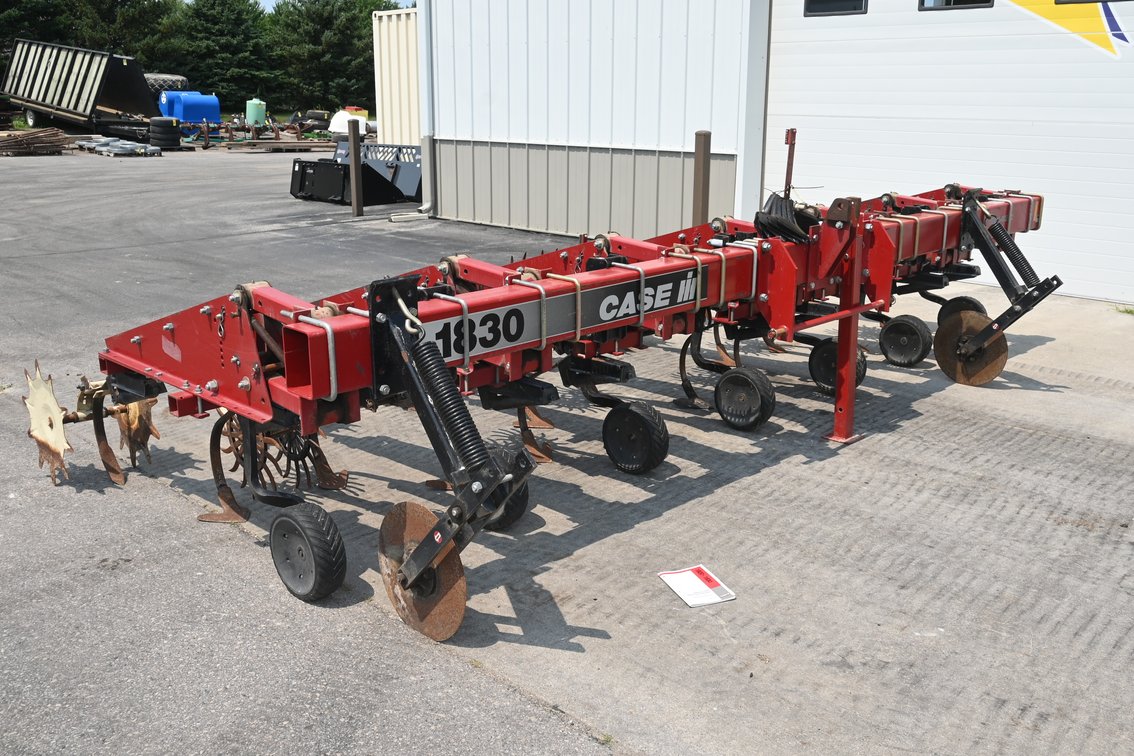 Case IH 3PT 1830 6 Row, 30” Crop Cultivator, Kisro Retirement