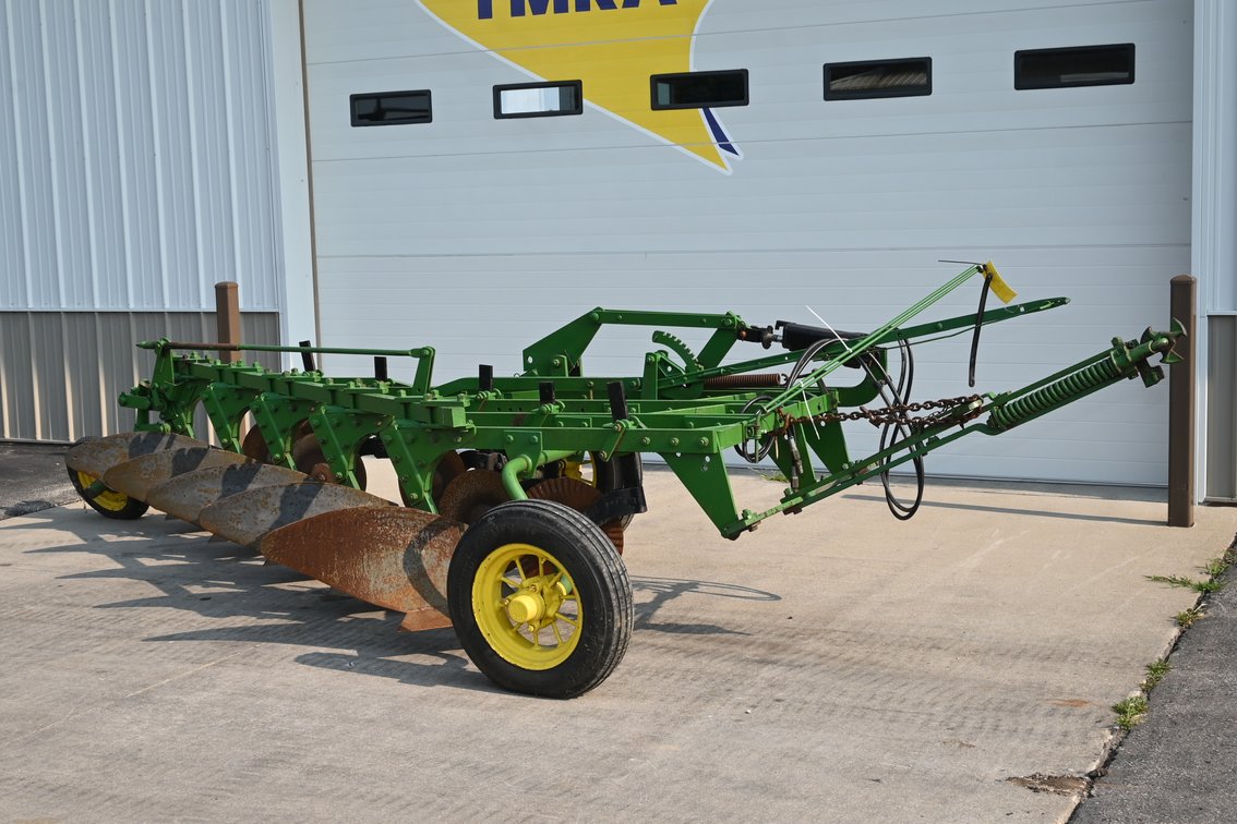 John Deere Pull Type 5 Bottom Plow