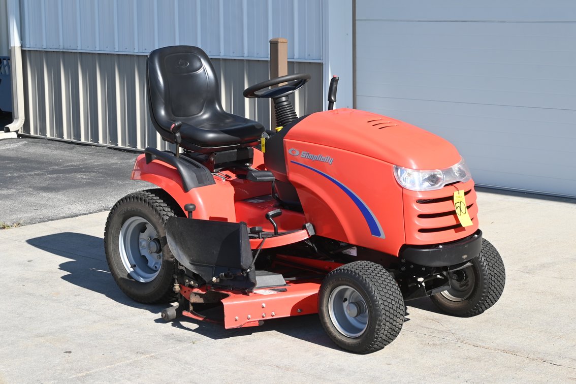 Simplicity Lawn Tractor W/ Conquest