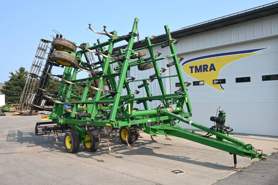 2007 John Deere 2210 Field Cultivator 28 1/2’ Kisro Retirement