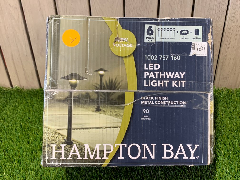 LED Pathway Light Kit includes transformer , Cable , 6 Pathway lights  NEW