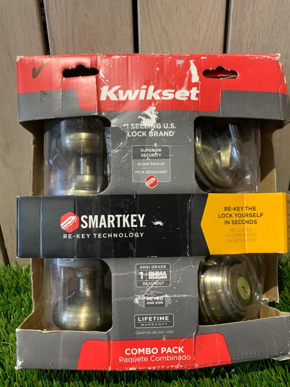 Kwikset Combo Pack includes deadbolt and knob - COMPLETE 