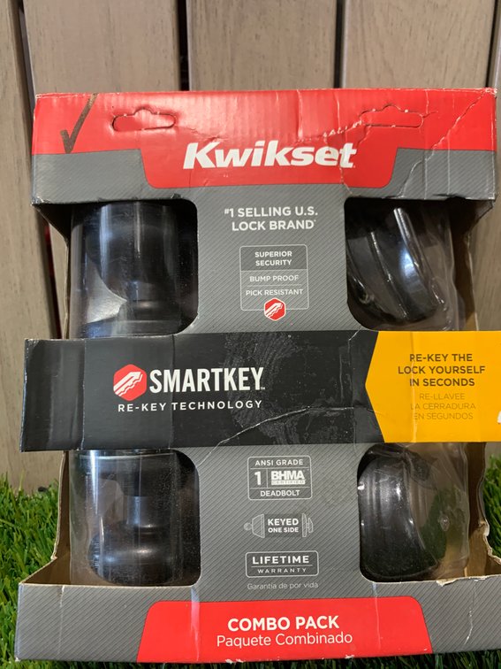 Kwikset Combo Pack includes deadbolt and knob - COMPLETE  