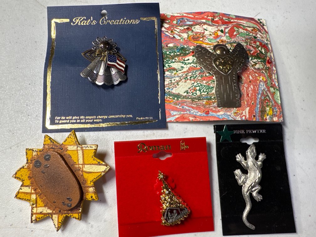 Decrotive Brooch Pins
