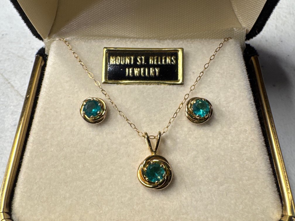 Mount ST. Helens Jewelry Emerald Necklace and Earrings.