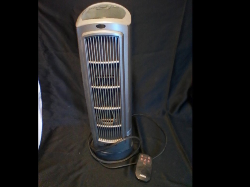 Swivel heater with remote