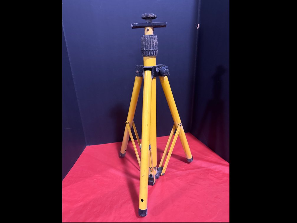 The Design Edge Tripod