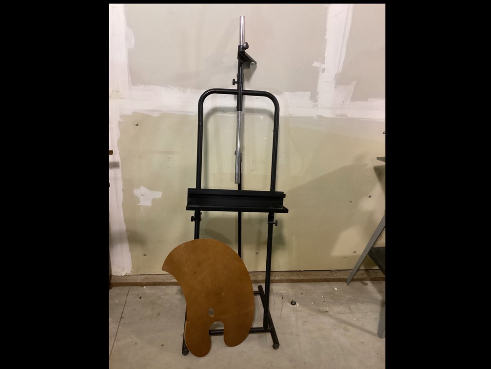 Easel & Paint Palette