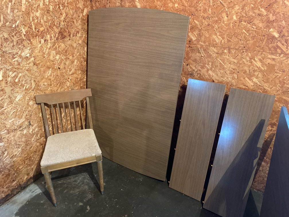 Dining Table 2 Leaves & 6 Chairs