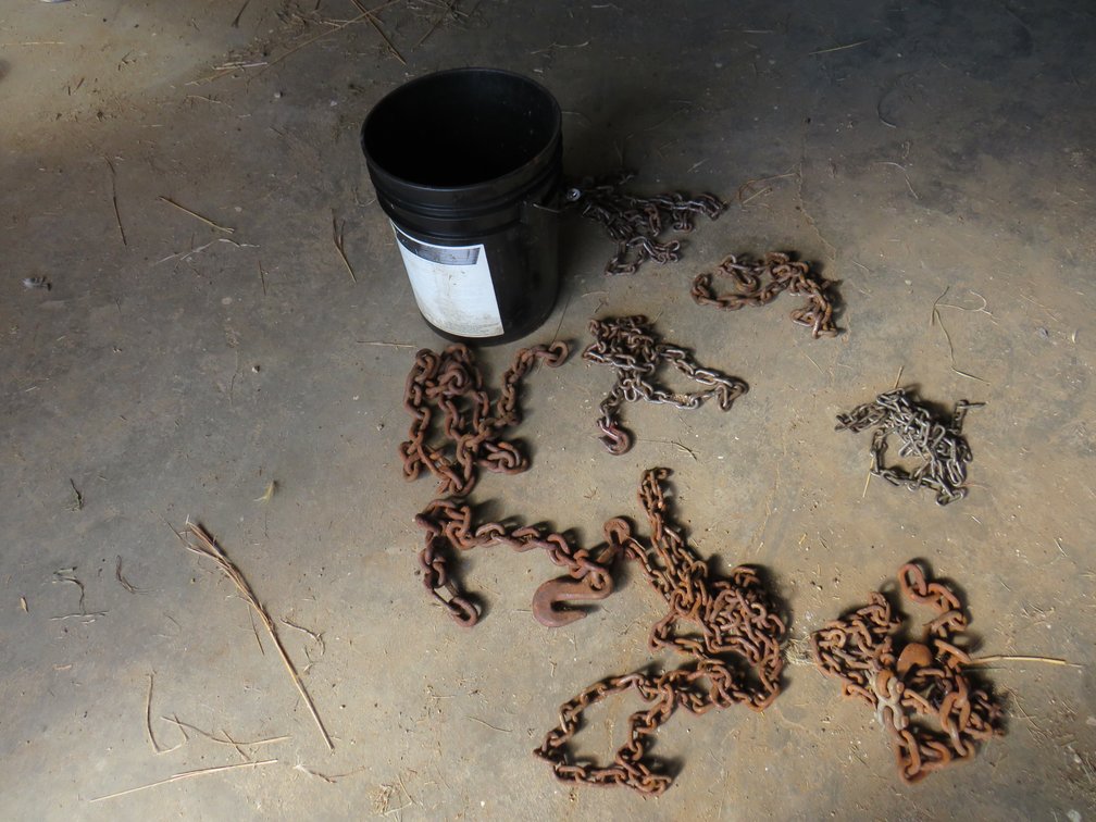 5-Gallon Bucket Of Assorted Chain Pieces