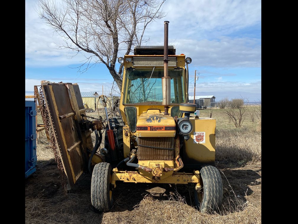 6610 Tiger Special Tractor with Side Mowing Deck