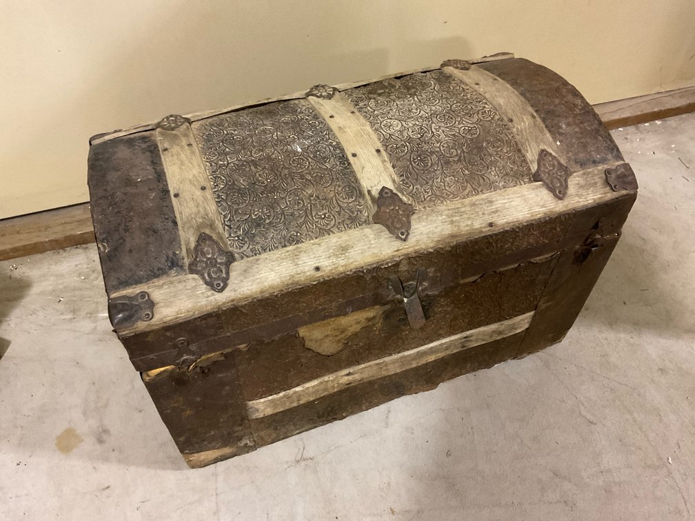 28x16x16” Vintage Trunk