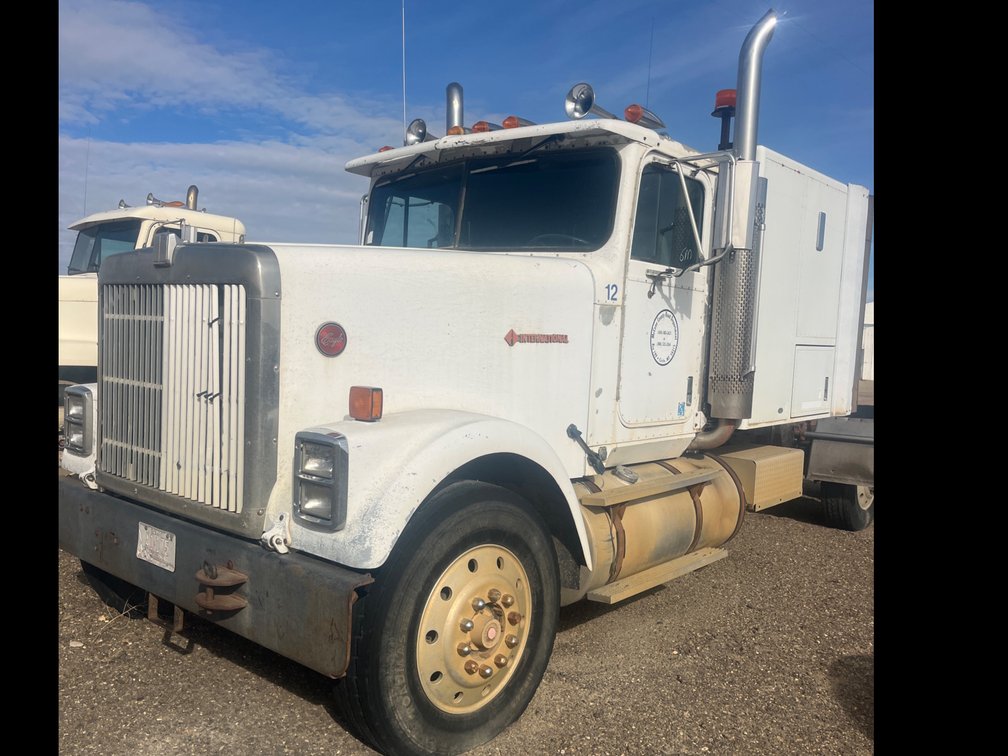 1990 International Eagle Conventional Semi NON Runner