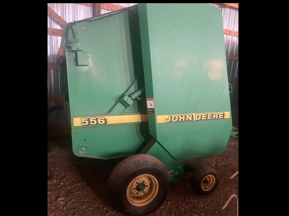 John Deere 556 Round Baler