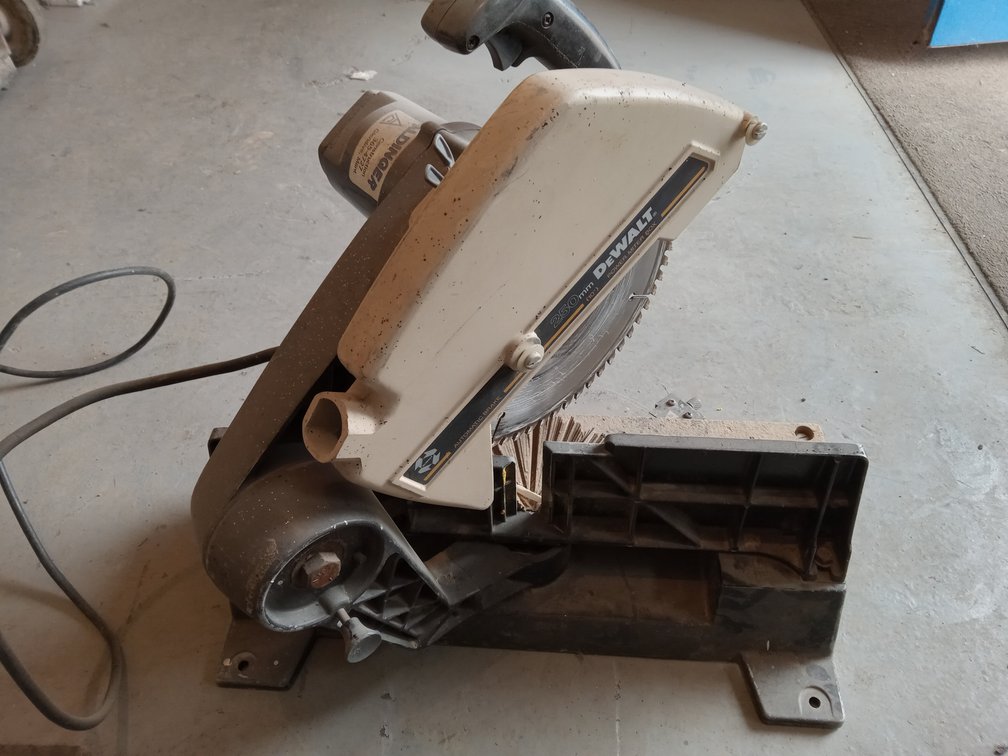 Dewalt 10" Power Miter Box Saw