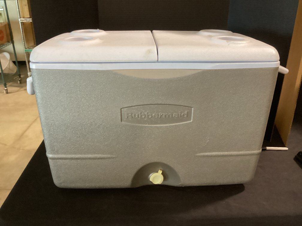 Rubbermaid Cooler