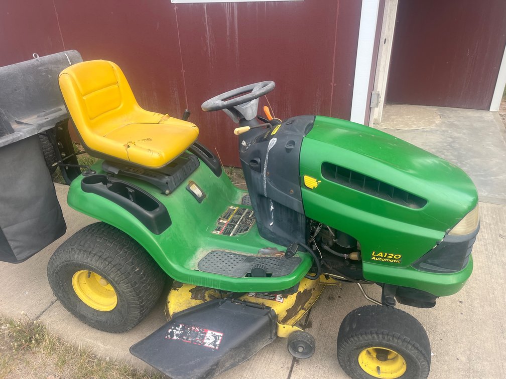 John Deere LA220 Riding Mower