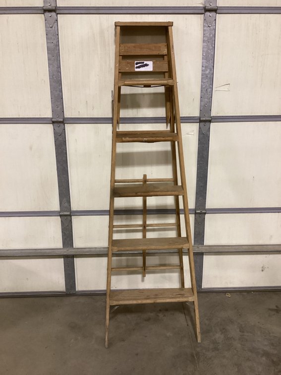 6Ft Wood Step Ladder