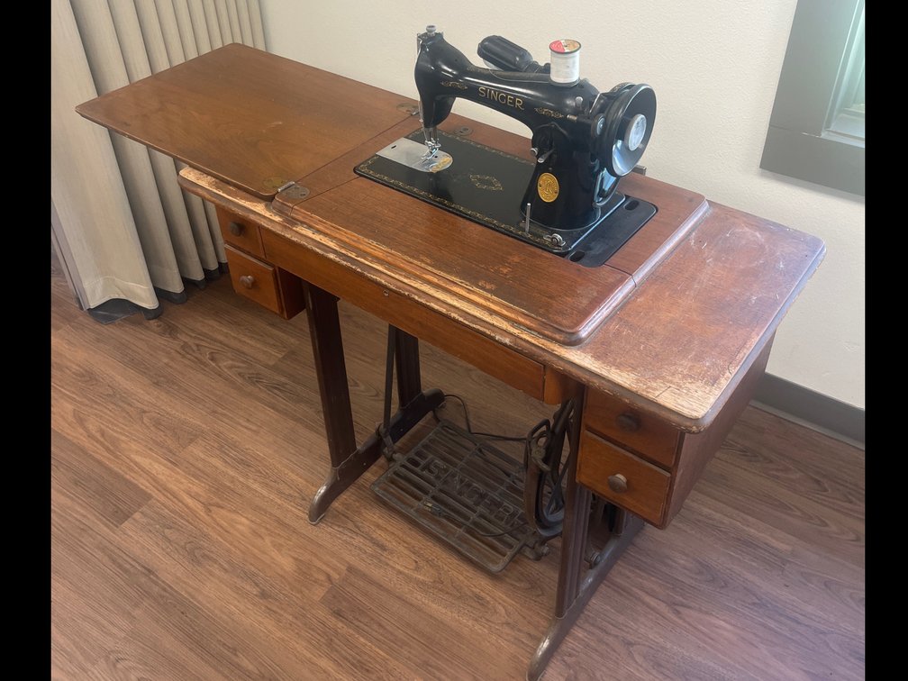 Singer Trundle -Electric Sewing Machine