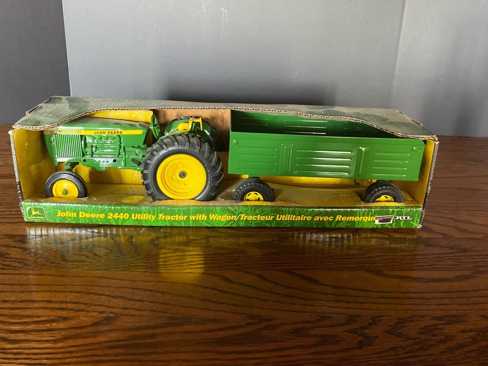 John Deere 2440 Utility Tractor with Wagon Die-Cast New
