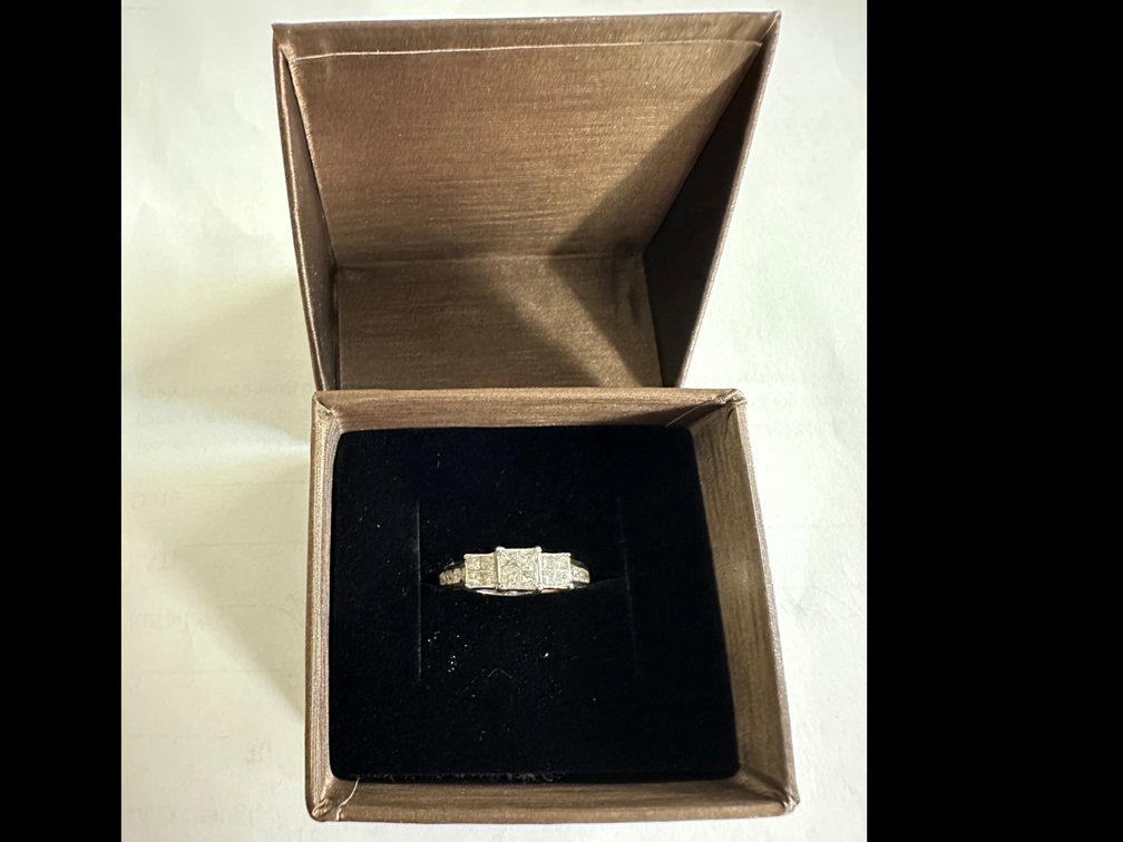La Casa Diamons Diamond Ring 1/2ct Diamond and 14kwg gold band