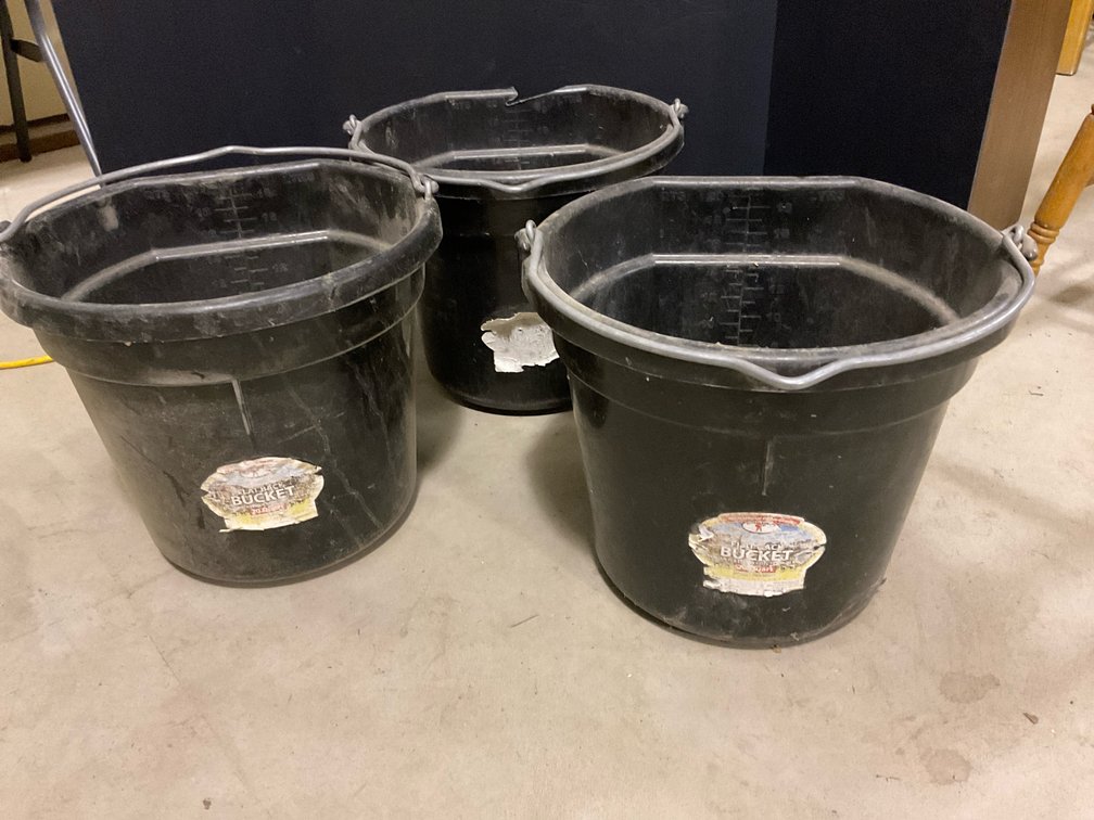 Feed Flat Back Buckets