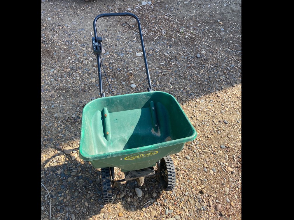 Green Thumb Plastic Broadcast Spreader