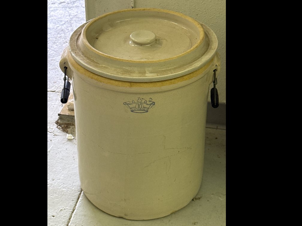 Stoneware #10 Crock W/Lid