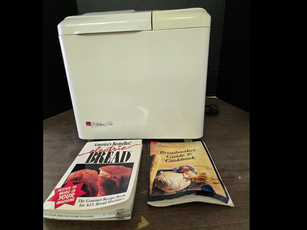Regal Bread Machine Pro With 2 Books