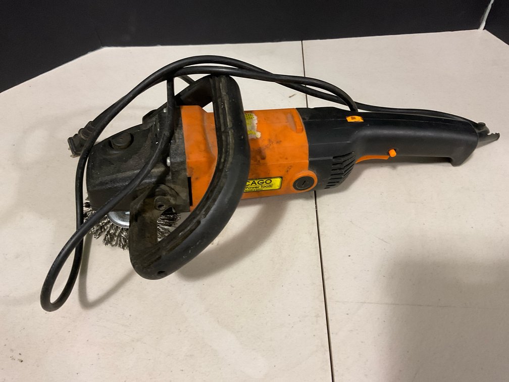 Chicago Electric 7” Electric Variable Speed Polisher/ Sander