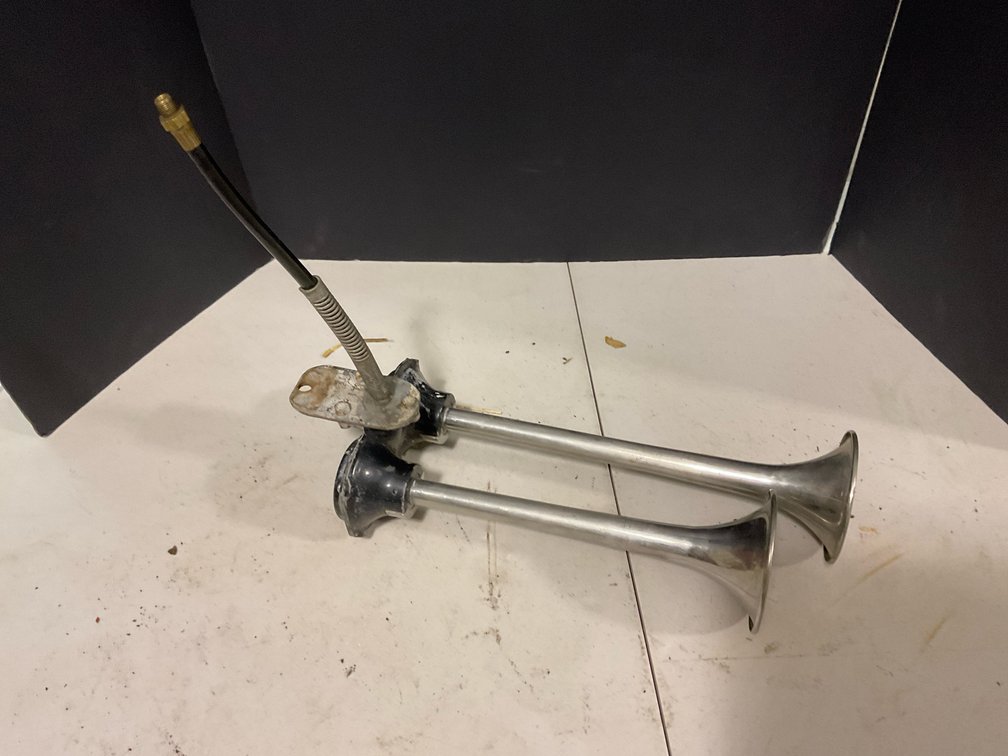 Grover Pneumatic Dual Trumpet Air Horn
