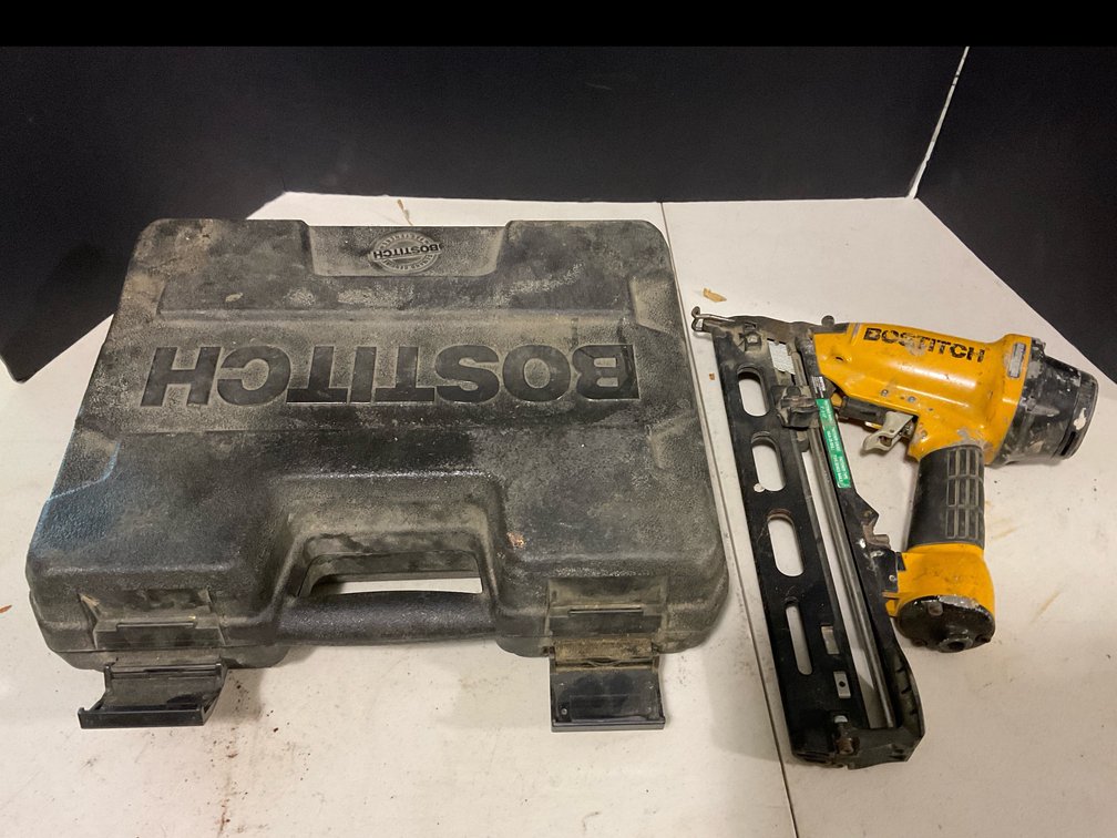 Bostitch 1-2-1/2” 15GA Pneumatic Finish Nailer