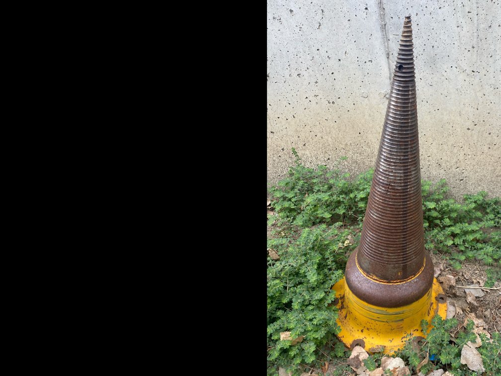 threaded cone attachment head for a hydraulic log splitter