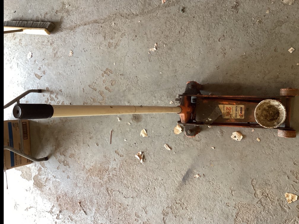 Indy 5 2 1/4  Hydraulic Floor Jack