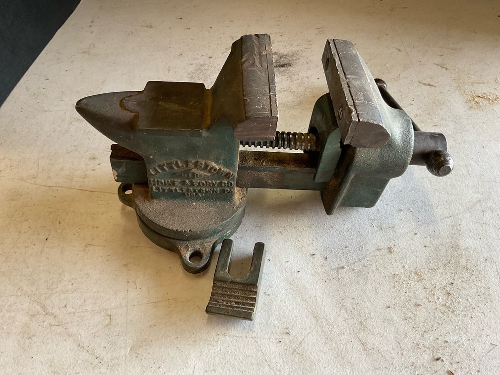 Howe 4” Swivel Base Bench Vise