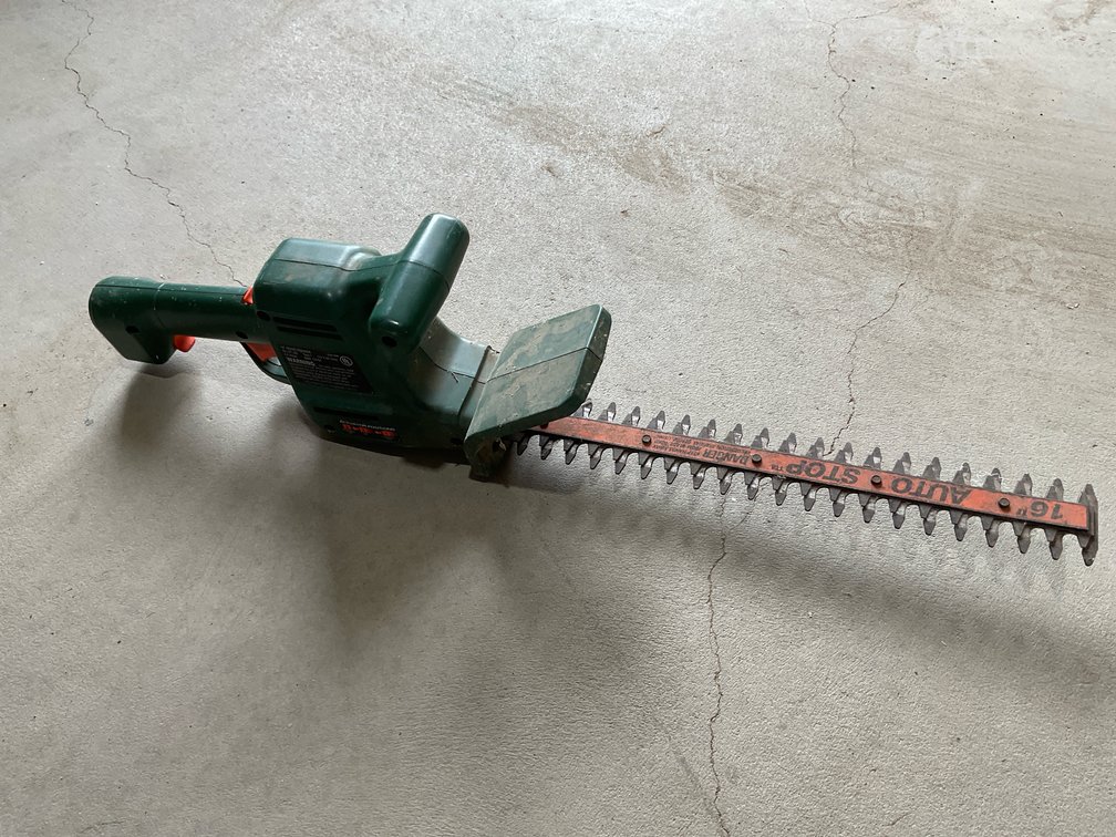 Black & Decker 16” Electric Hedge Trimmer