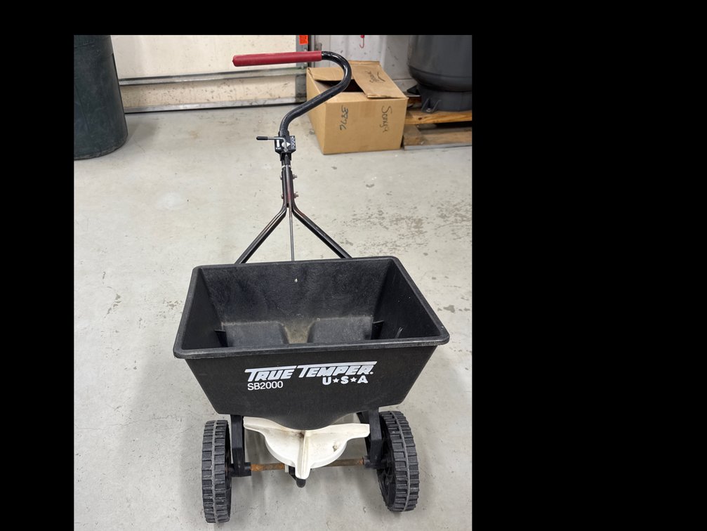 True Temper SB2000 Lawn Spreader