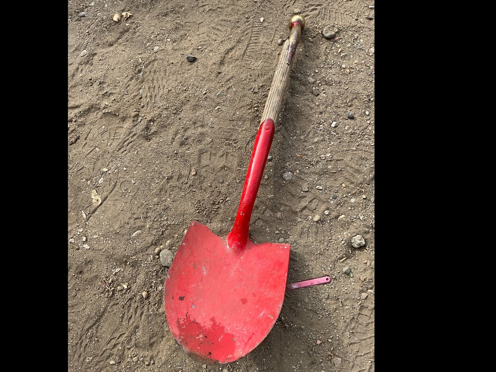 Short shovel with brass haim handle