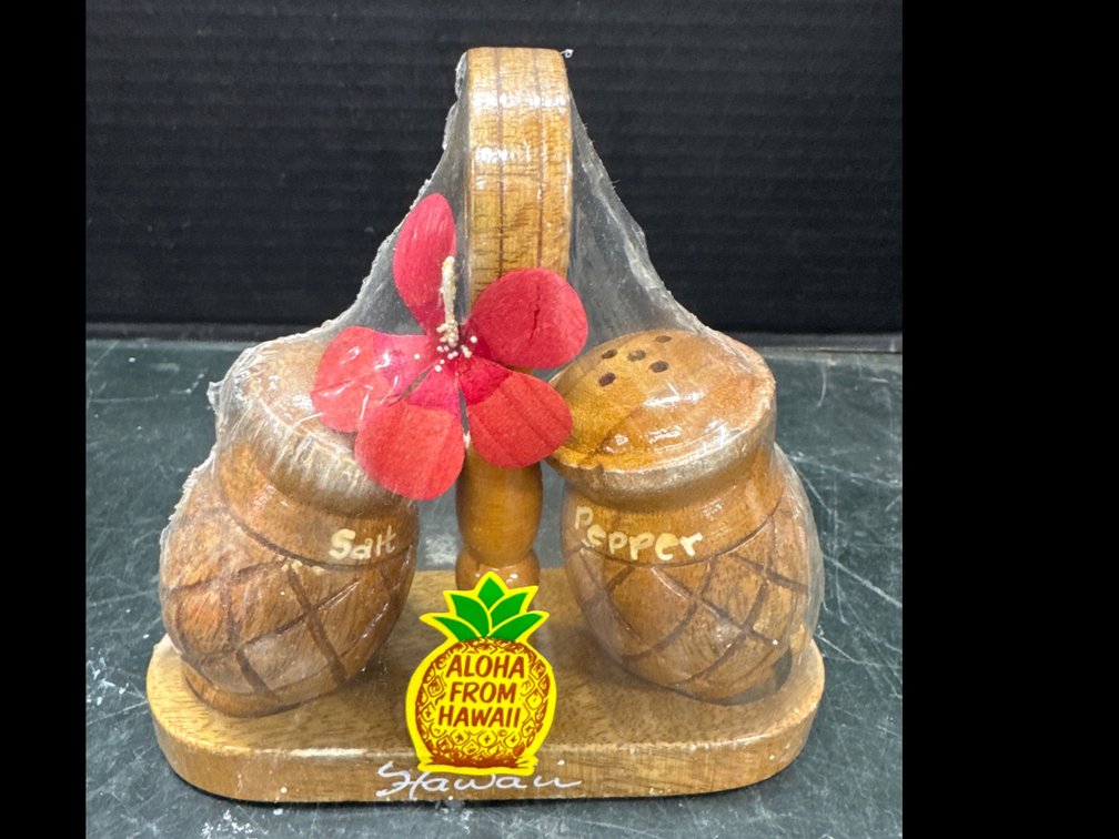 Wooden Hawaii Salt & Pepper Shakers