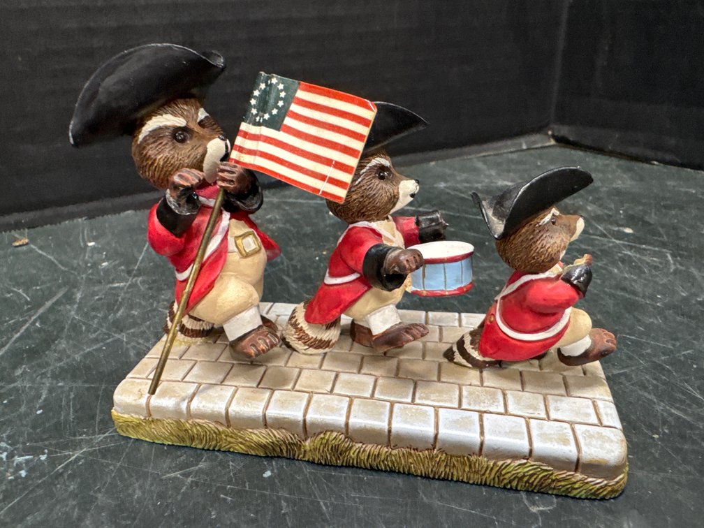 Hallmark Tender Touches “Three Cheers For America” Raccoons figurine
