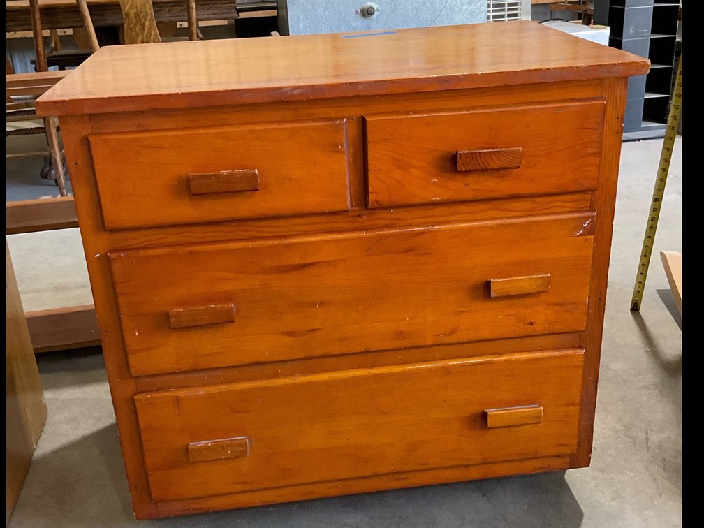32x19x30” Wood 4 Drawer Dresser