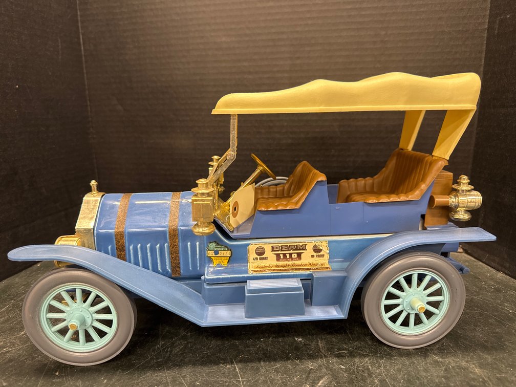 1976 Jim Beam “1909 Thomas Flyer” Decanter Car