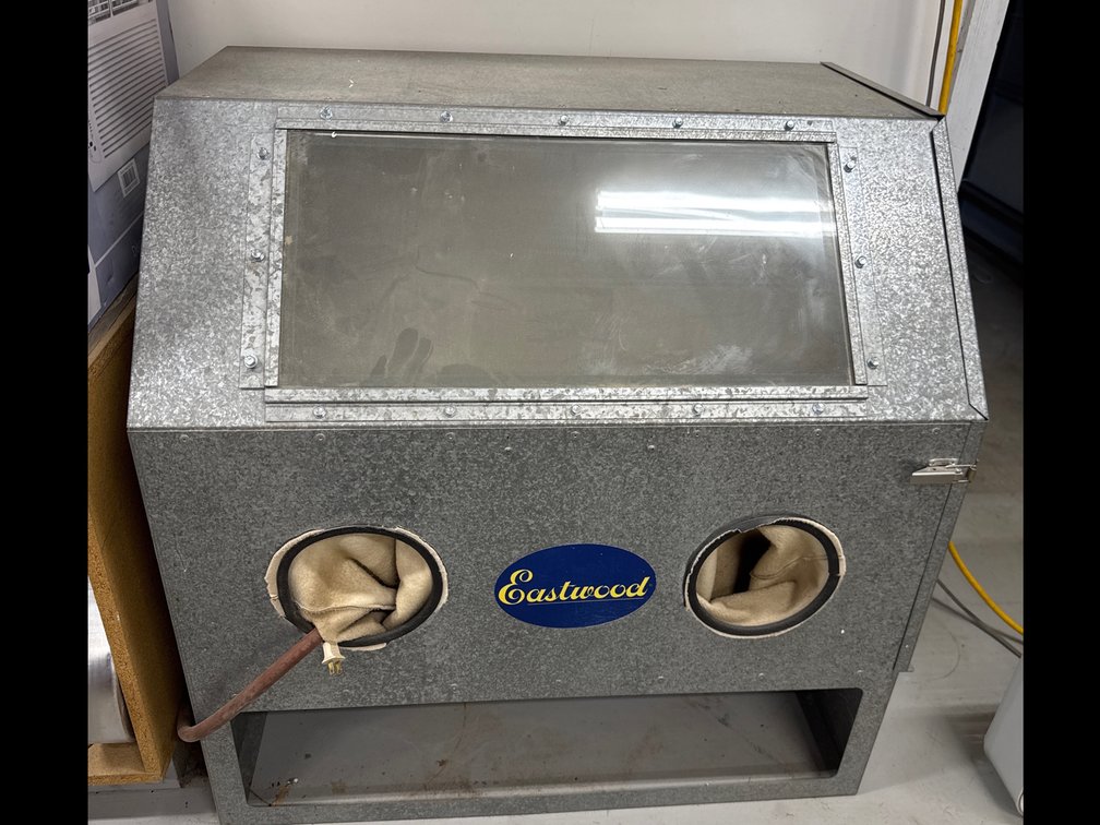 Eastwood Abrasive Bead/Sandblasting Media Blast Cabinet