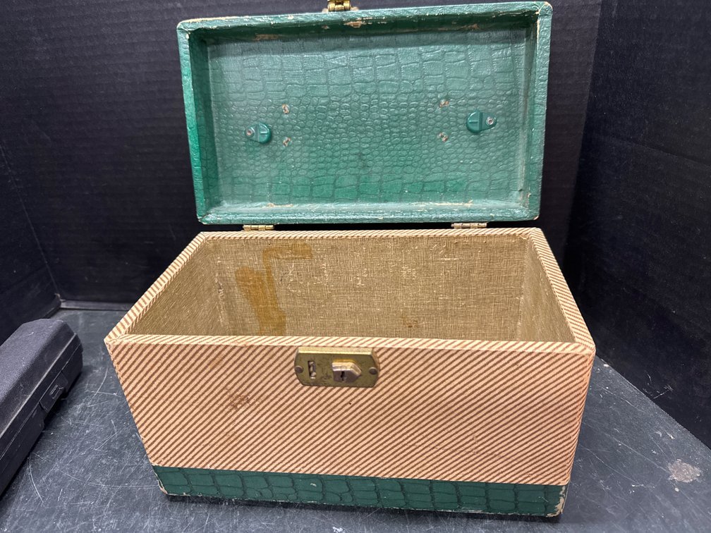 Vanity/Train Case