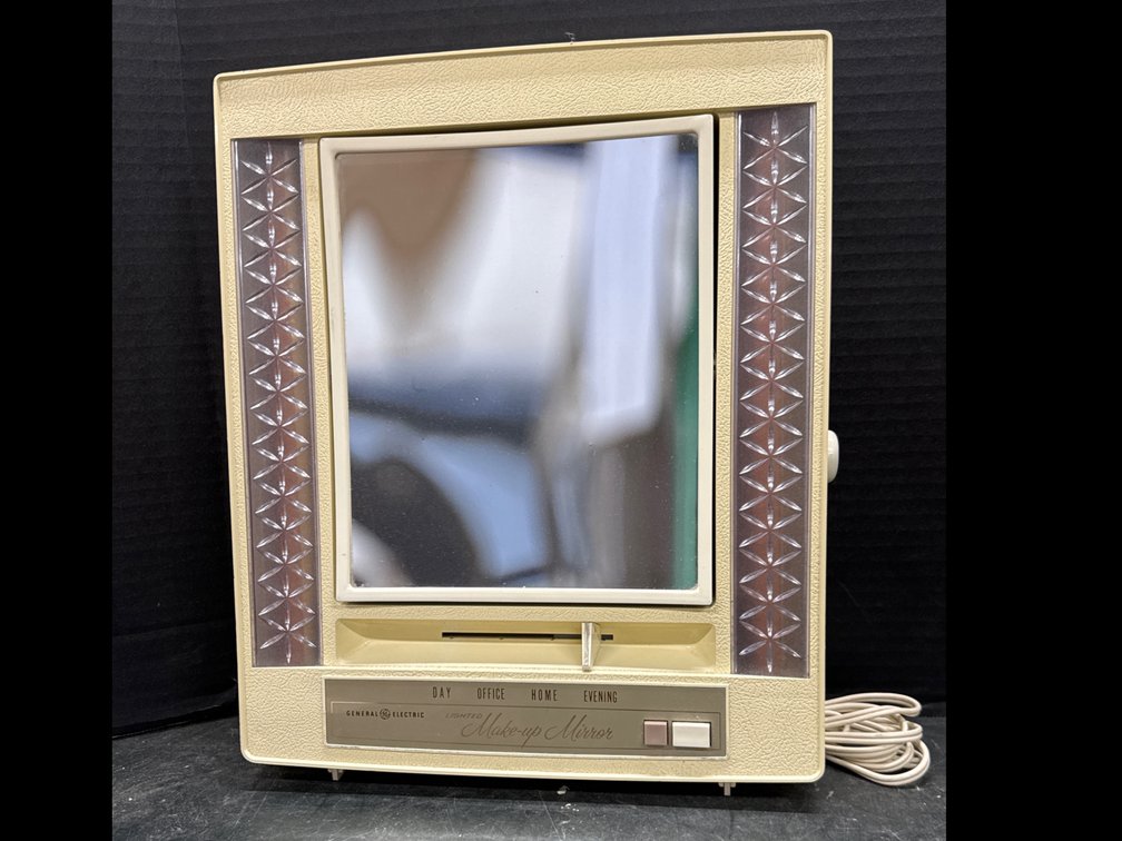 GE Large Makeup Double Sides Mirror W/ Four Light Settings