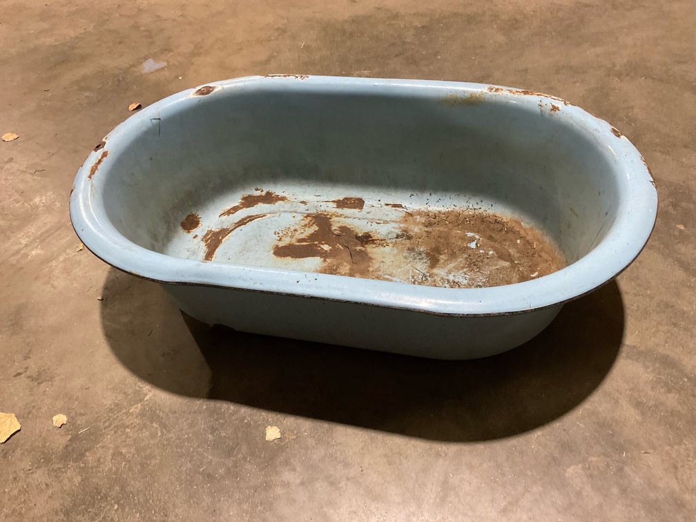 28x18x7” Enamel Tub
